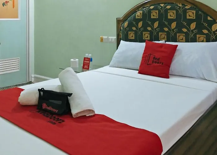 Hotel Reddoorz @ Bankal Lapulapu 2*